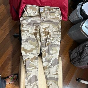 True Religion “cargo legging” size 26